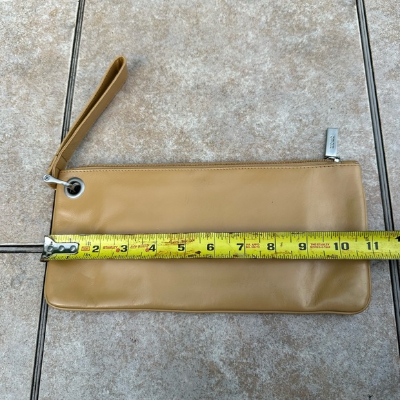 HOBO INTERNATIONAL WRISTLET - Picture 2 of 10